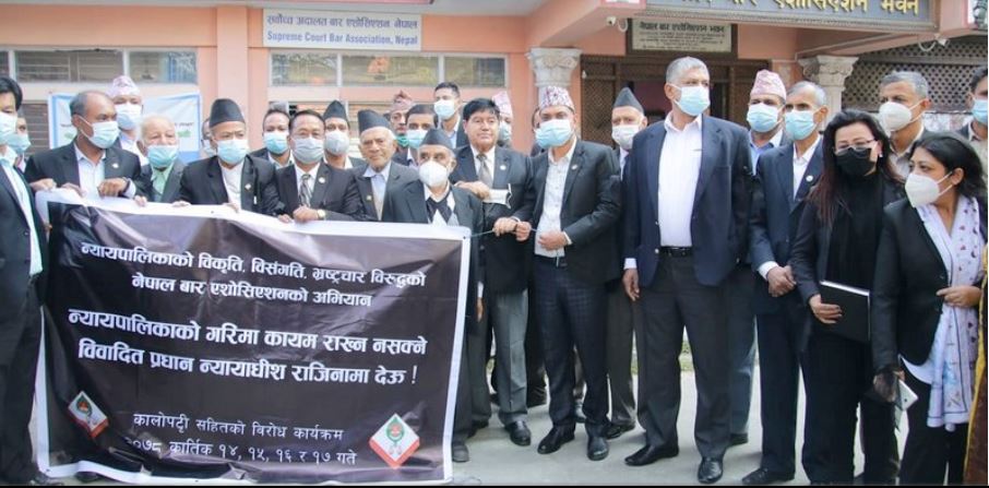 प्रधानन्यायाधीशविरुद्ध कालोपट्टी बाँधेर कानुन व्यवसायी आन्दोलनमा